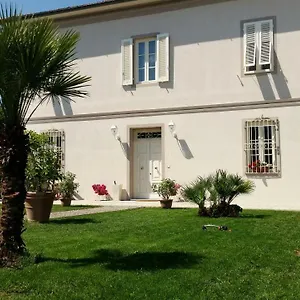 villa-armonia-lucca.it-tuscanyhotel.com/