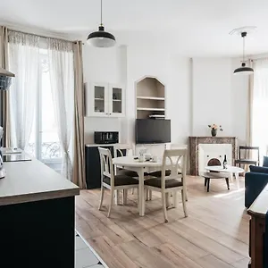 bel-appartement-rnov-place-des-brotteaux.hotels-rhonealpes.com/